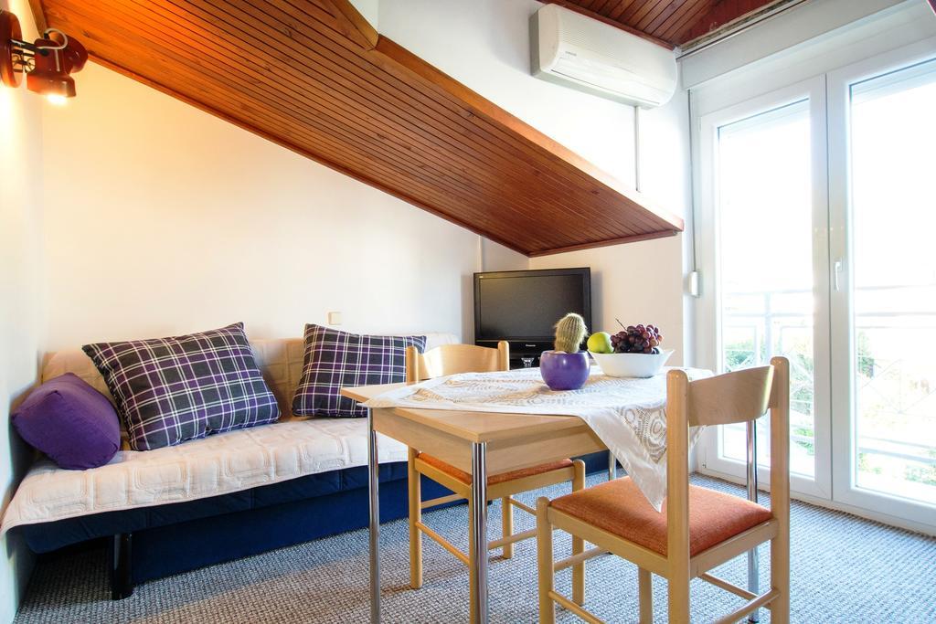Beach Guesthouse Mediteran Подстрана Стая снимка