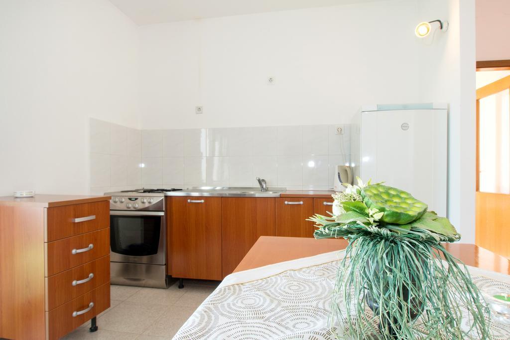 Beach Guesthouse Mediteran Подстрана Стая снимка