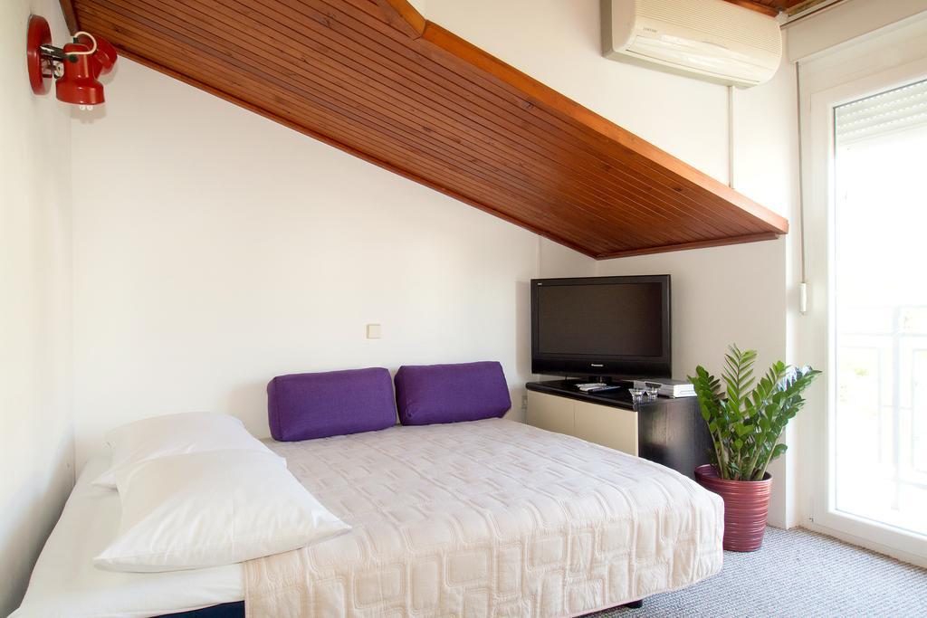 Beach Guesthouse Mediteran Подстрана Стая снимка