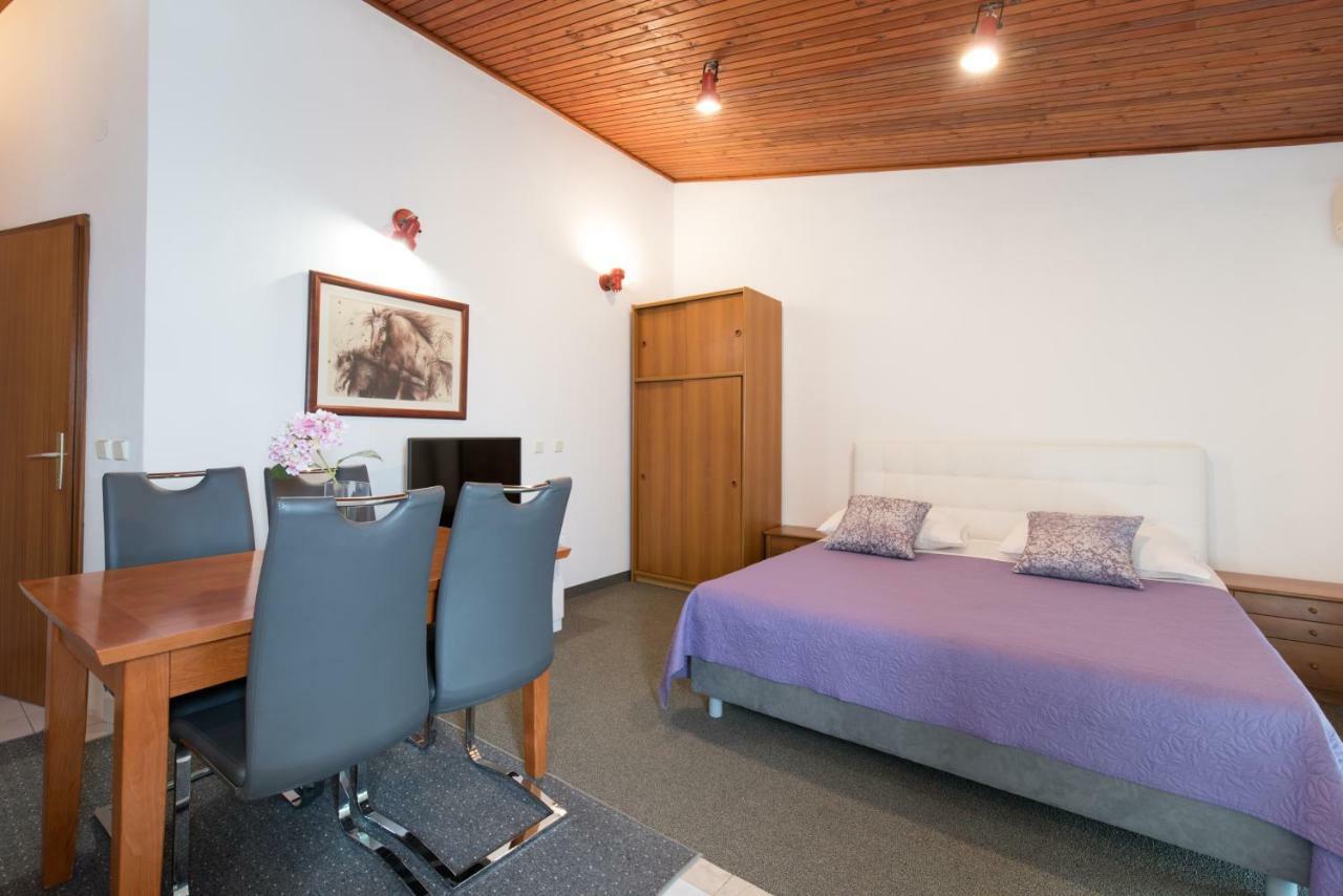 Beach Guesthouse Mediteran Подстрана Екстериор снимка